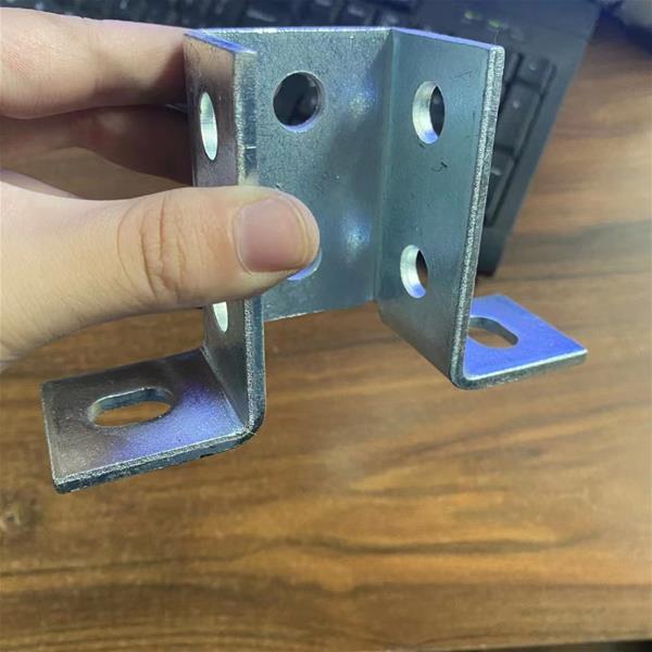 抗震支架配件  光伏配件 4孔平面L型護(hù)角3孔角碼3孔直板馬鞍卡